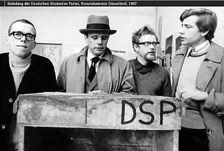 bazonbrock-rechts-studentenpartei-1967.jpg