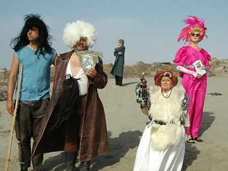 schlingensief-filmstill-african-twin-towers-2005-foto-aino-laberenz.jpg